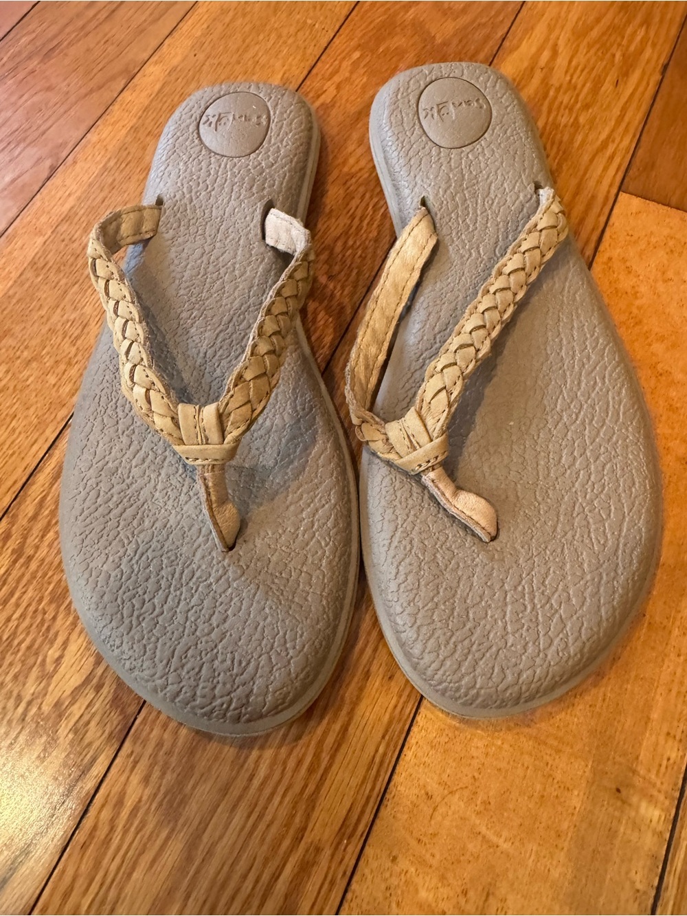 Sanuk Yoga Braid Leather Flip Flops Tan Beige Size 10 EUC